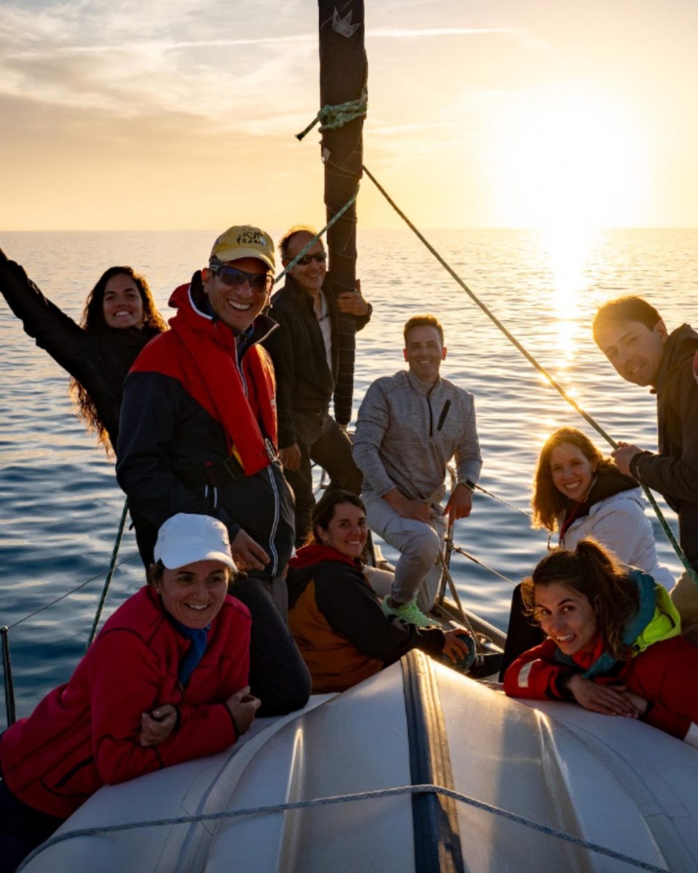 tripulacion allende los mares grupo puesta sol