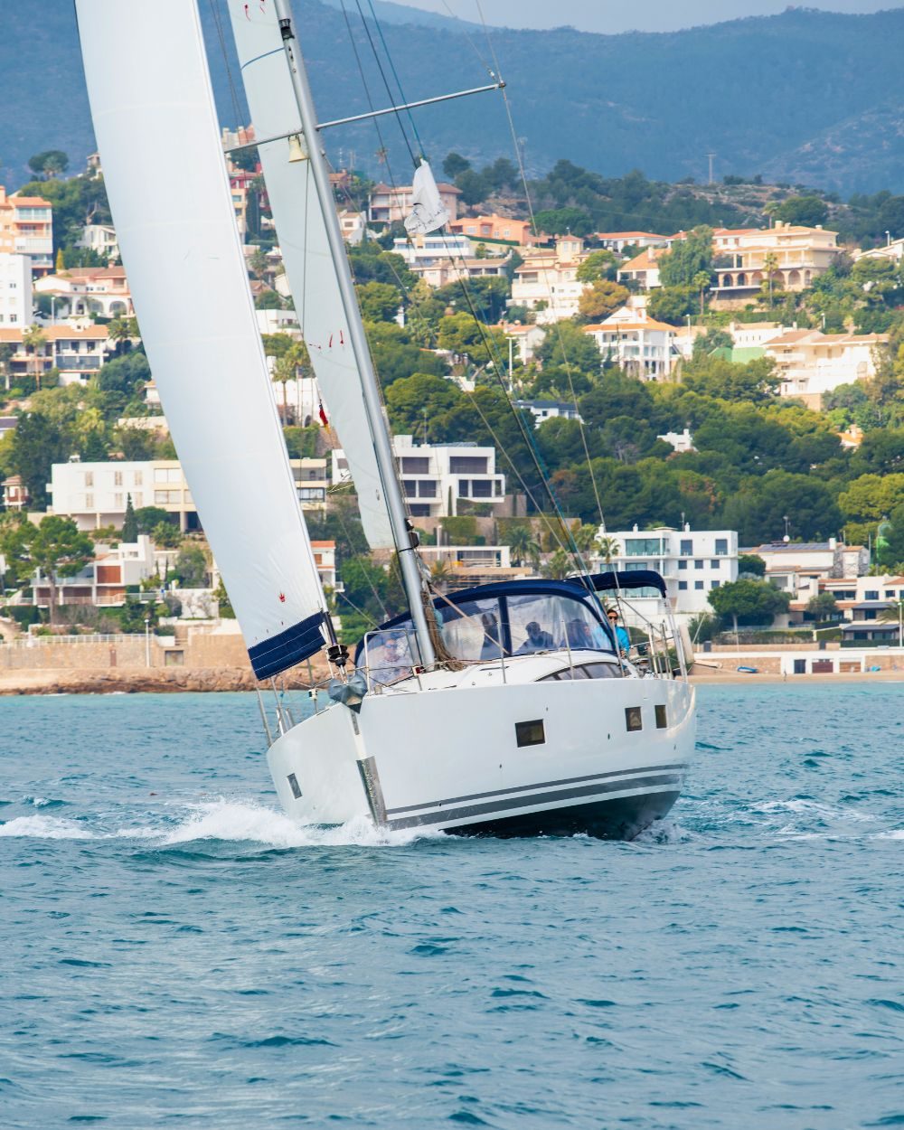 velero allende los mares navegar