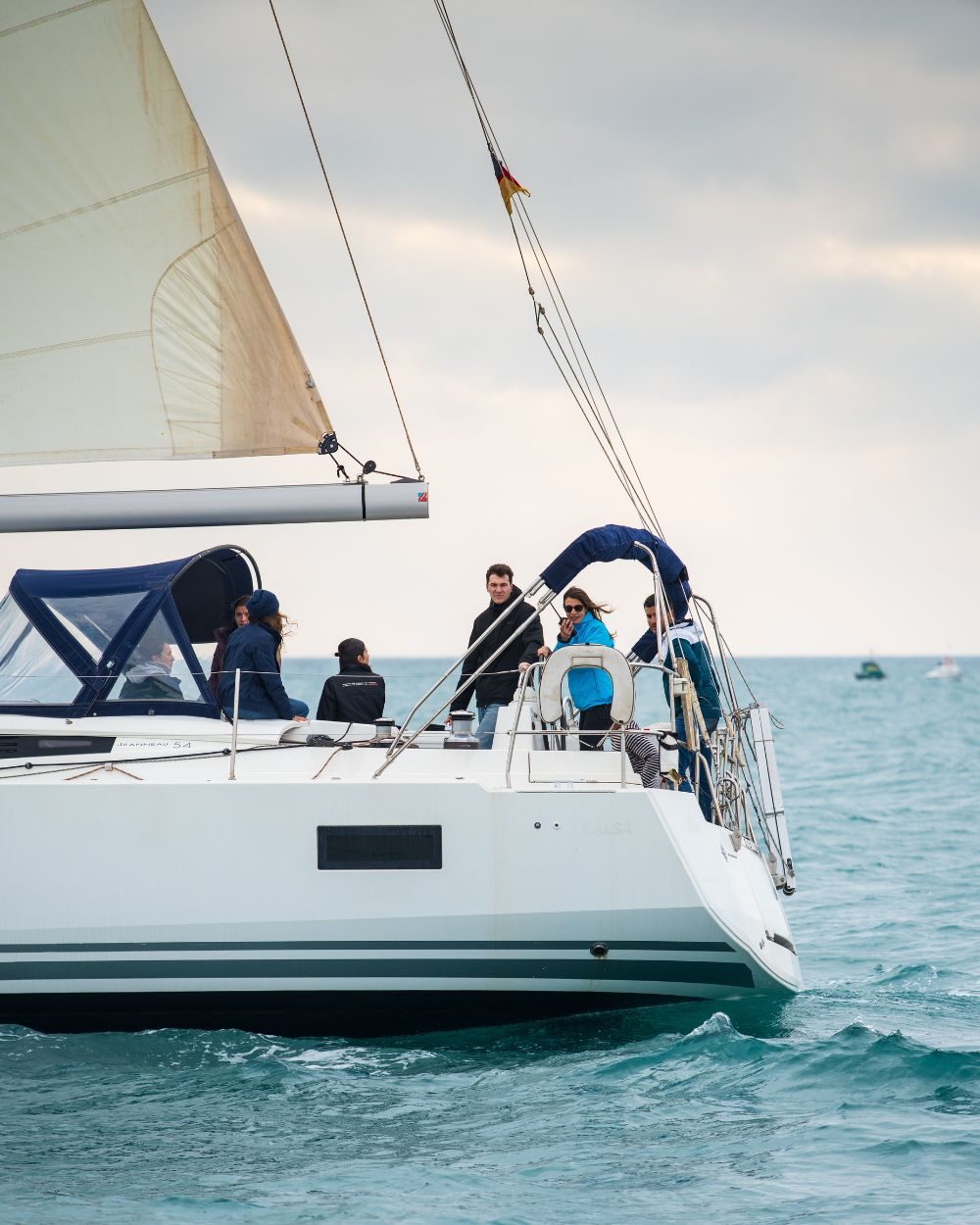 velero allende los mares popa